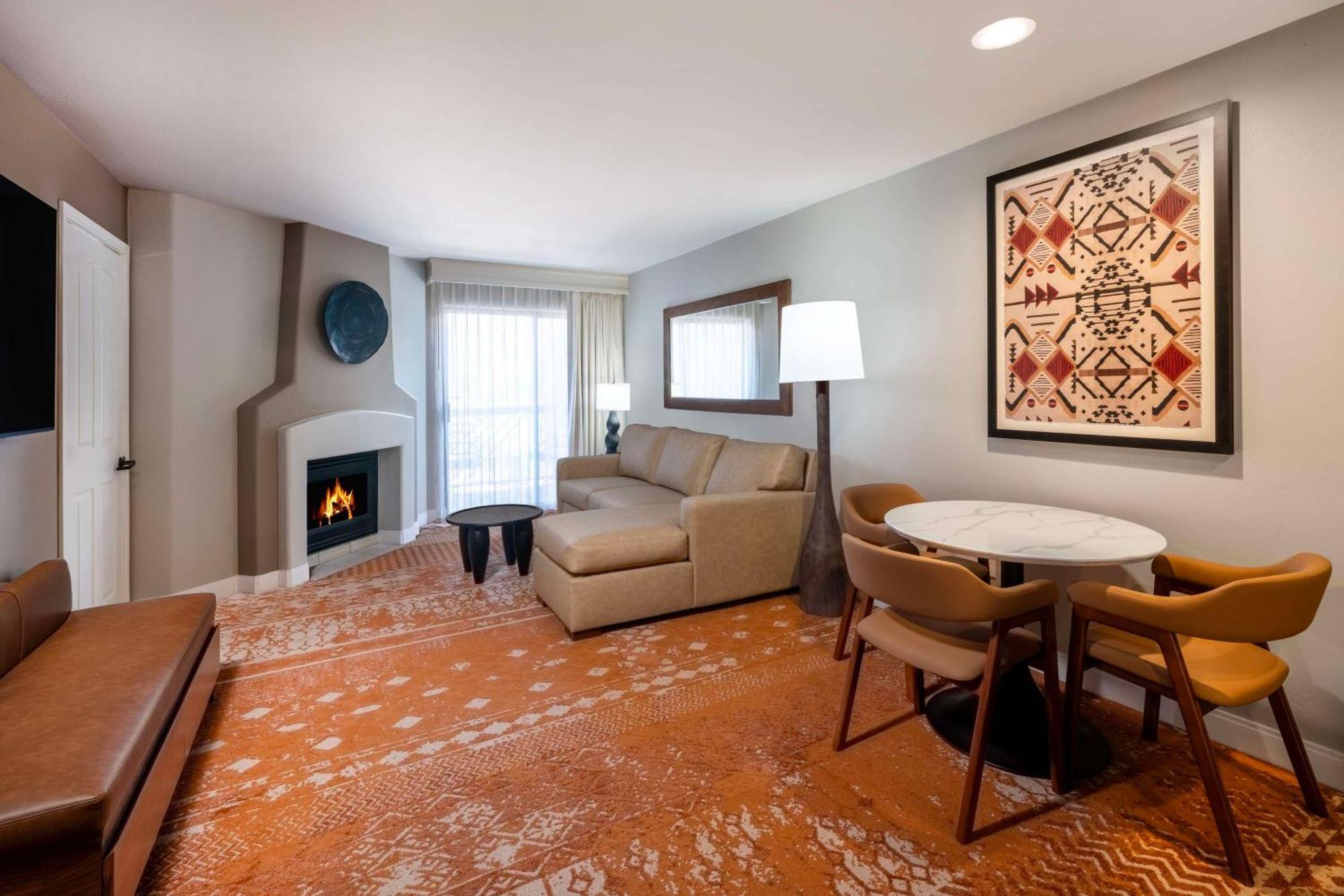 King Suite with Balcony,1661111253:JPEG