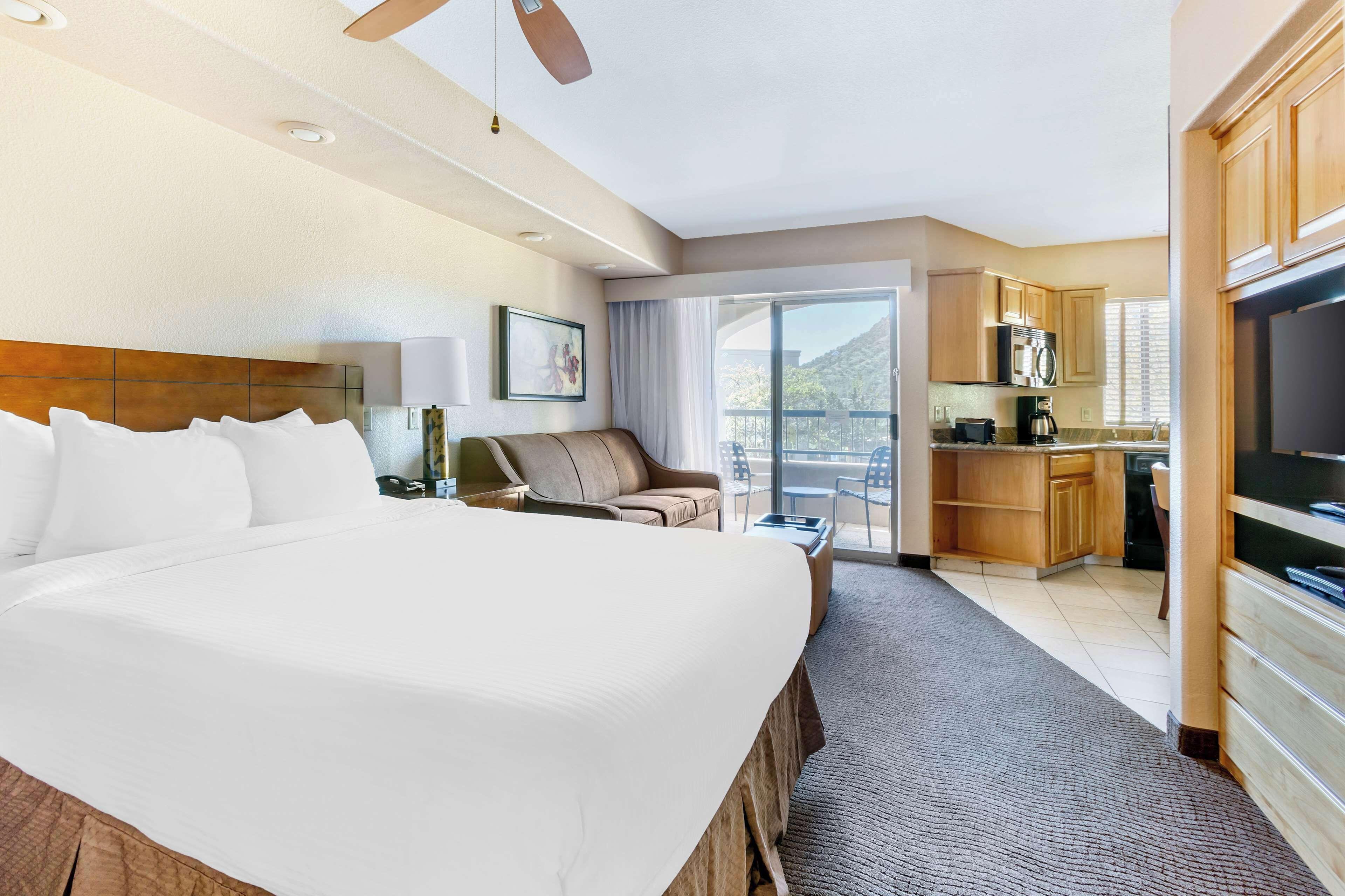 Queen Studio with Sofa Bed and Balcony/Patio,1546952647:JPEG