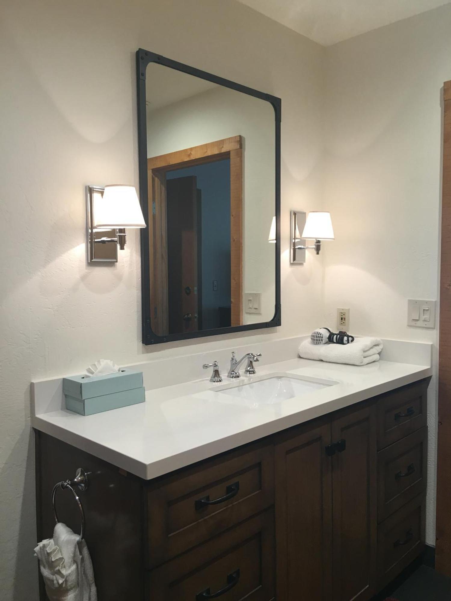 One-Bedroom Cottage with Creek View,699329295:JPEG
